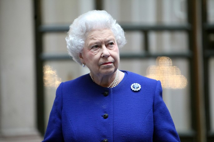 A rainha do Reino Unido e dos Reinos da Commonwealth, Elizabeth II